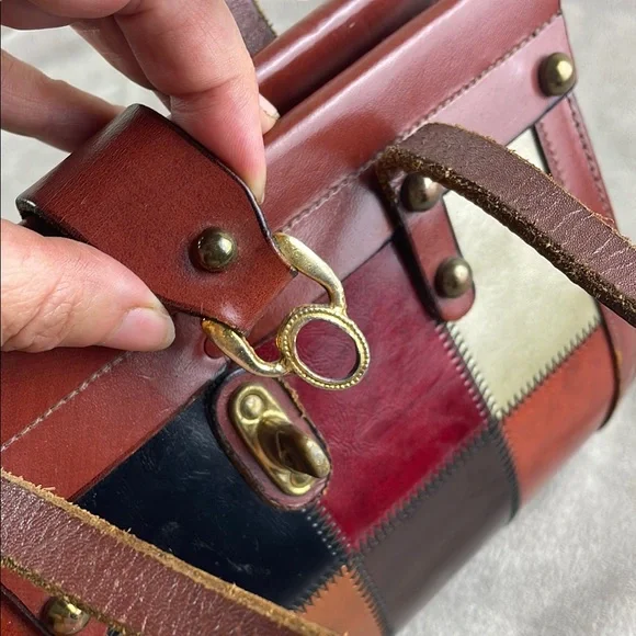 Vintage Brown Satchel with Structured Design and Metal Accents - Picture 11 of 15